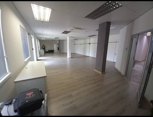 330M² OFFICE TO LET IN BRYANSTON